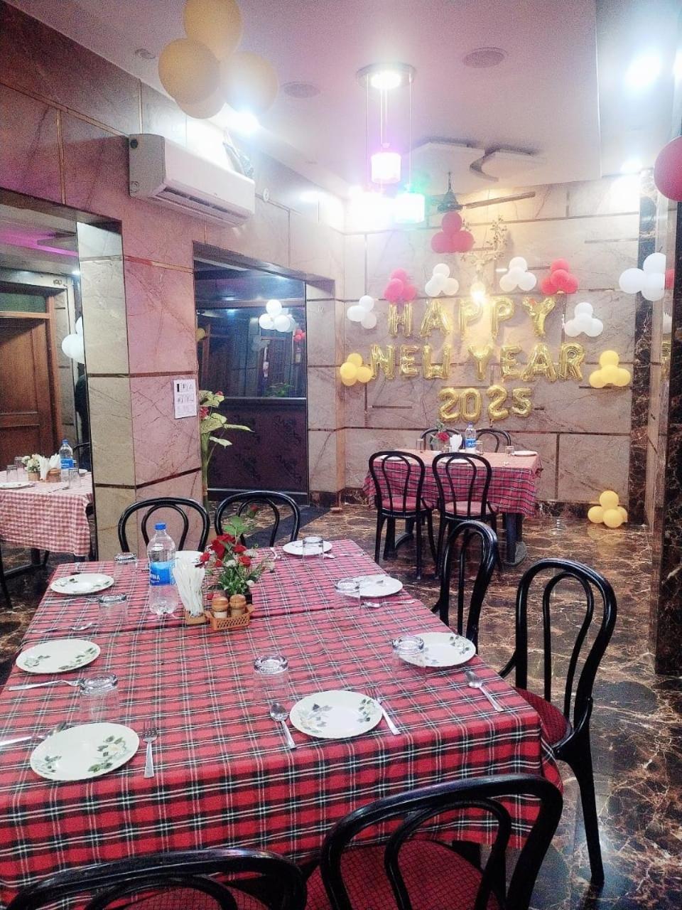 Hotel Vishal Palace Unnao Esterno foto
