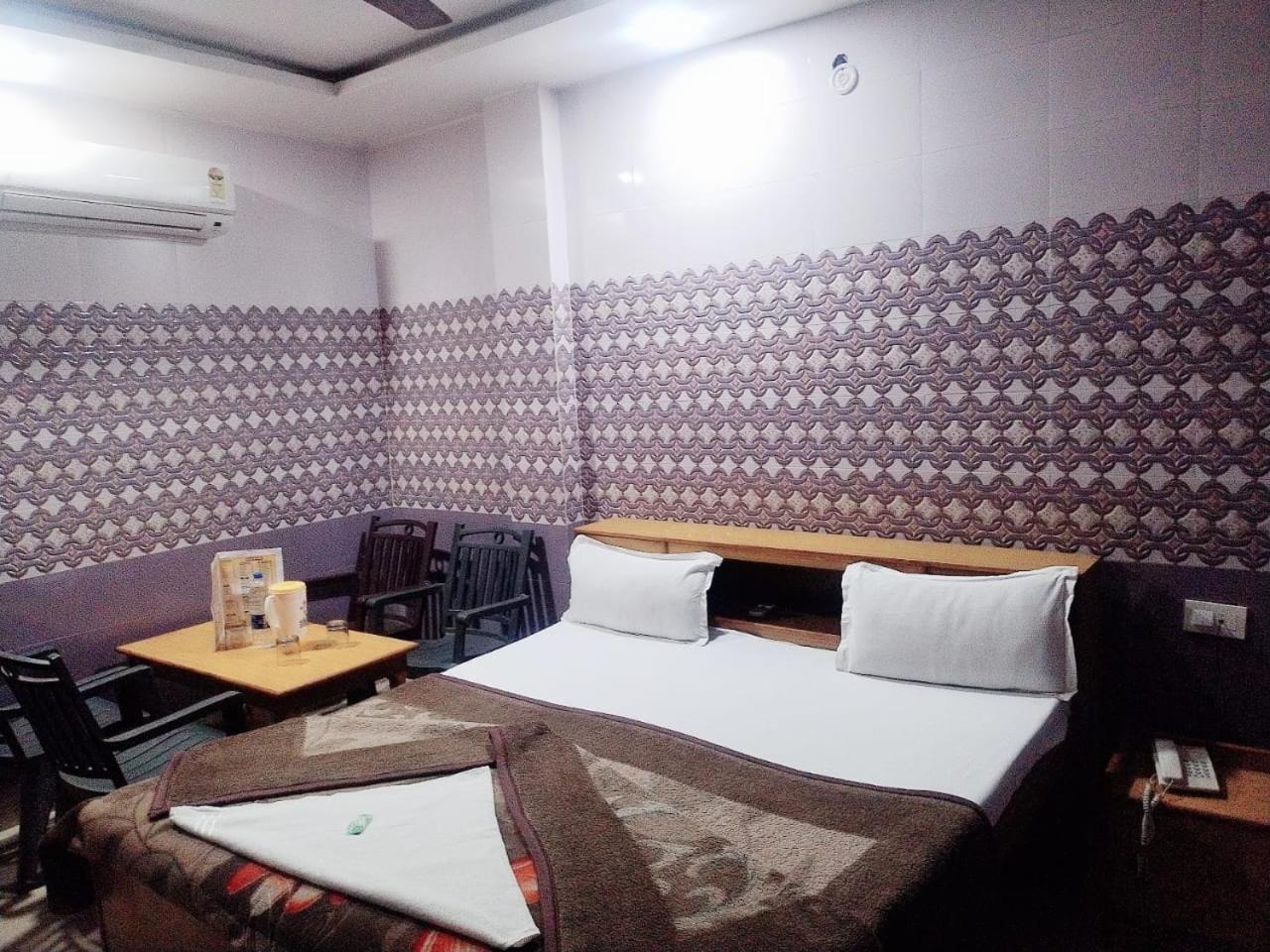 Hotel Vishal Palace Unnao Esterno foto
