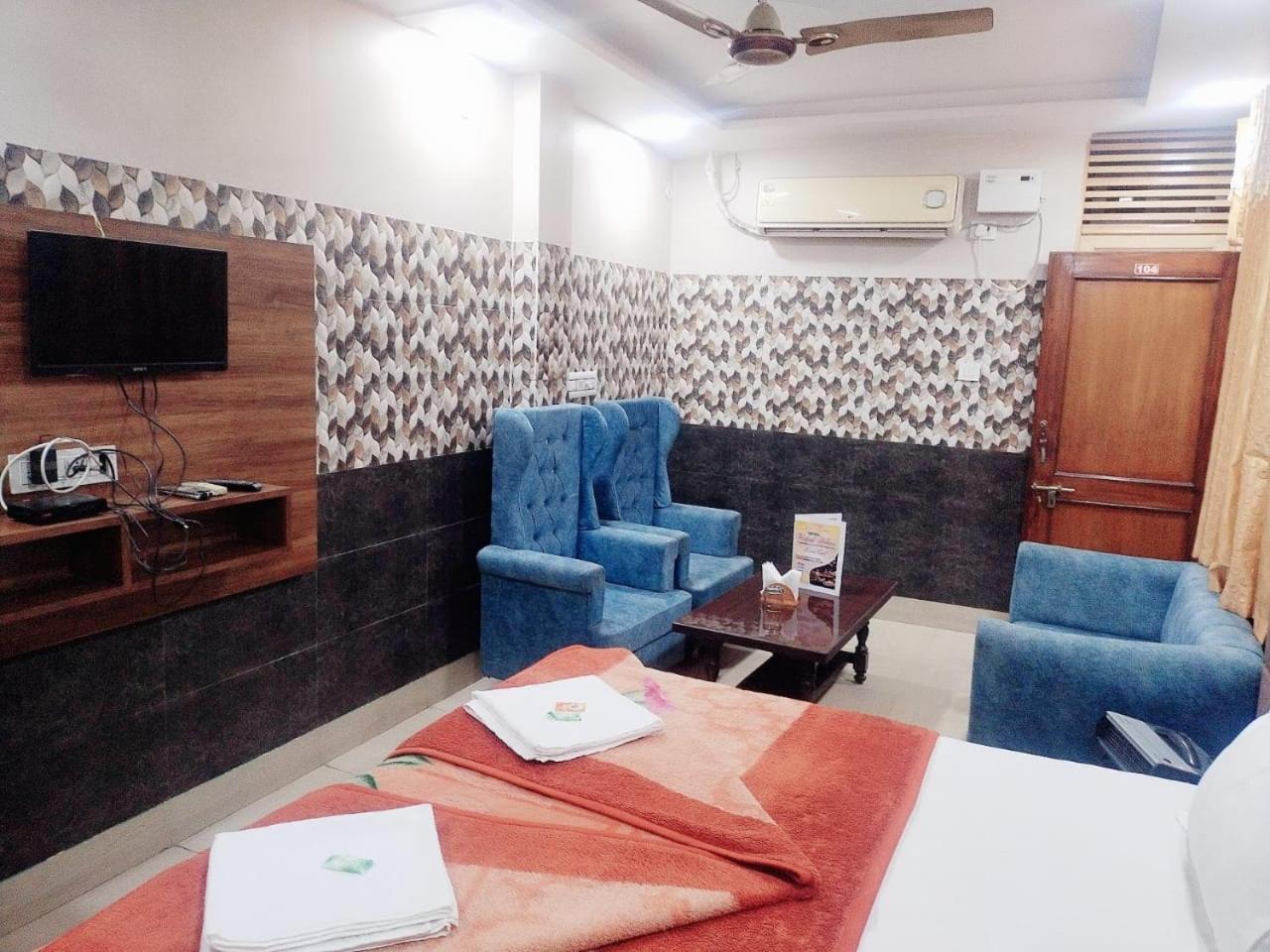 Hotel Vishal Palace Unnao Esterno foto
